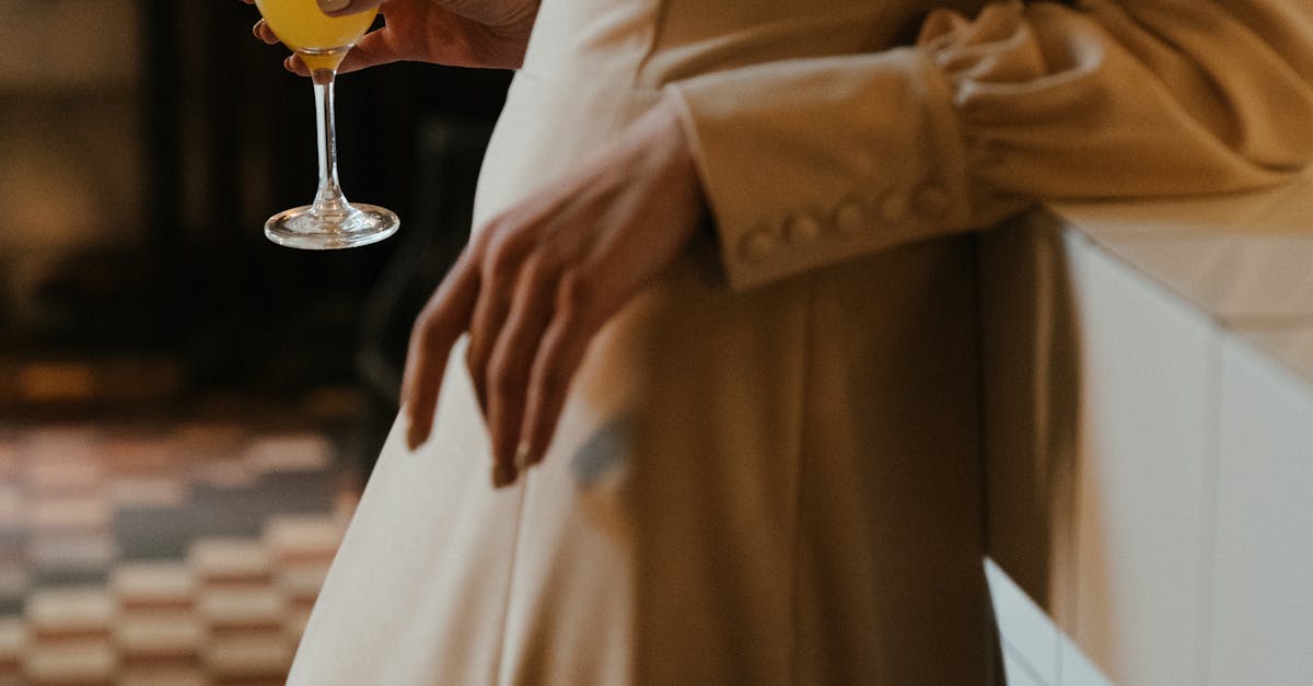 Balancing Comfort and Aesthetics in Cocktail Bar Seating