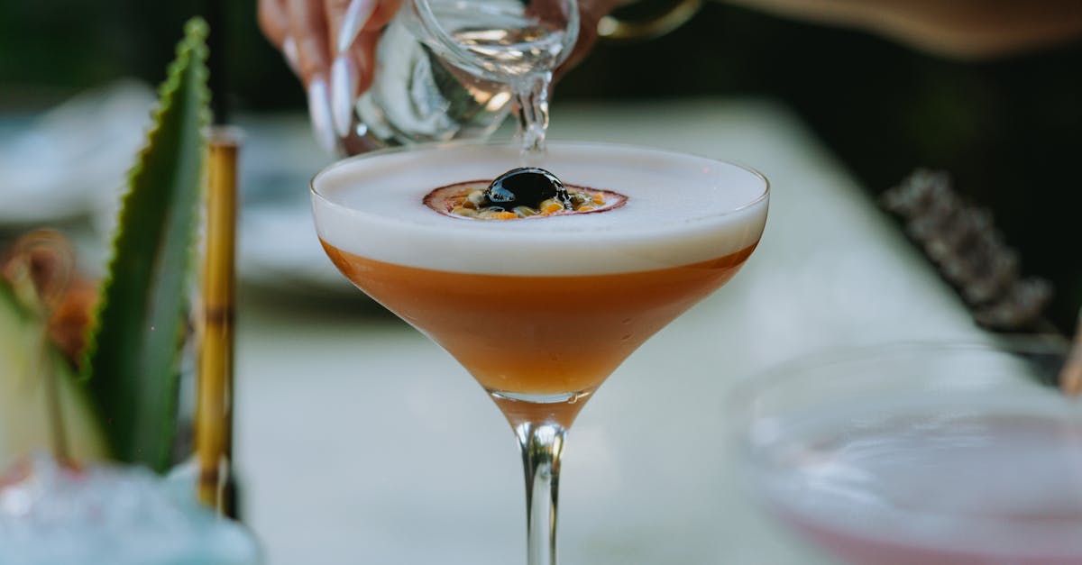 Secrets to Crafting the Iconic Manhattan Cocktail