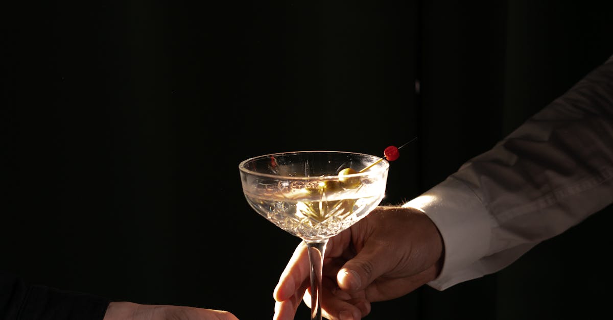 The Iconic Manhattan: A Guide to Variations and Presentation