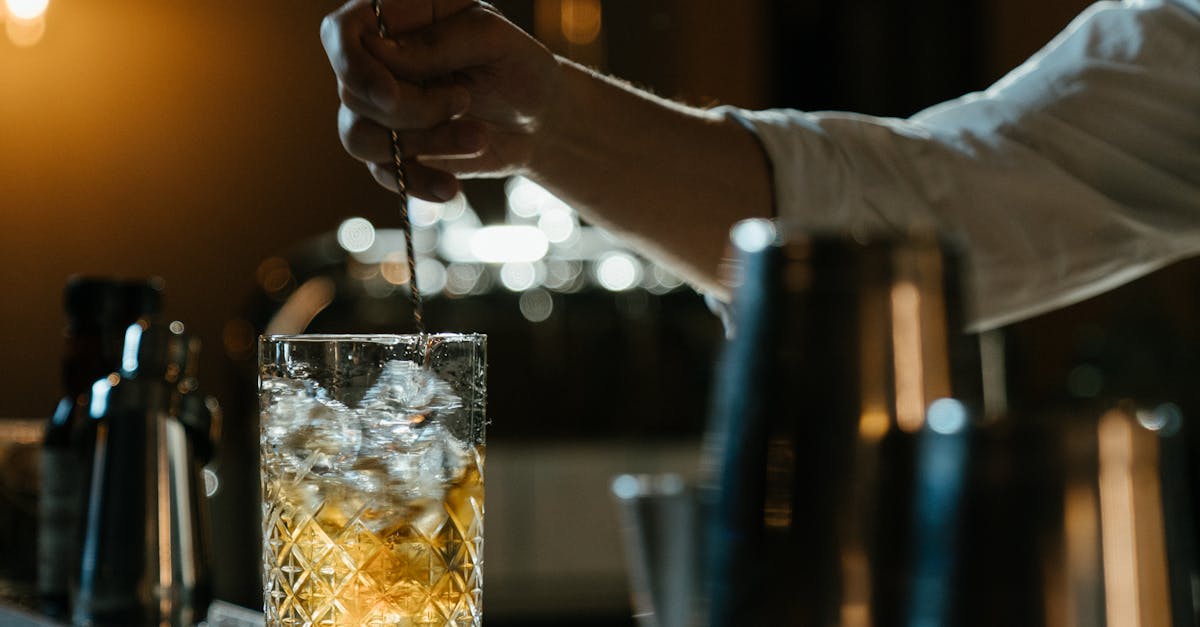 The Timeless Appeal of the Negroni: Recipes and Tips